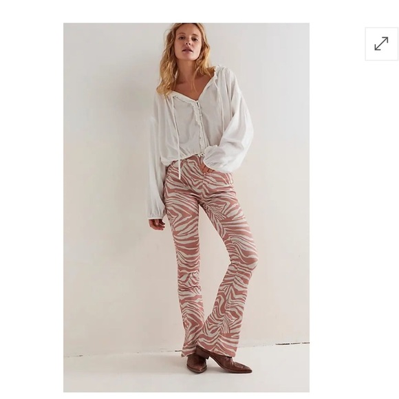 Free peiple level up slit flare jeans size 29 short nwot - Picture 3 of 4